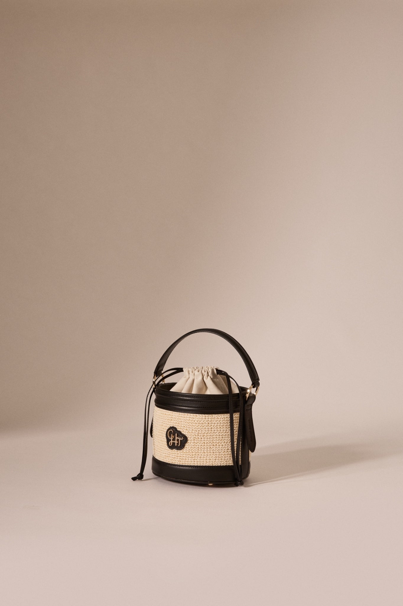 MILAN STRAW BASKET BAG