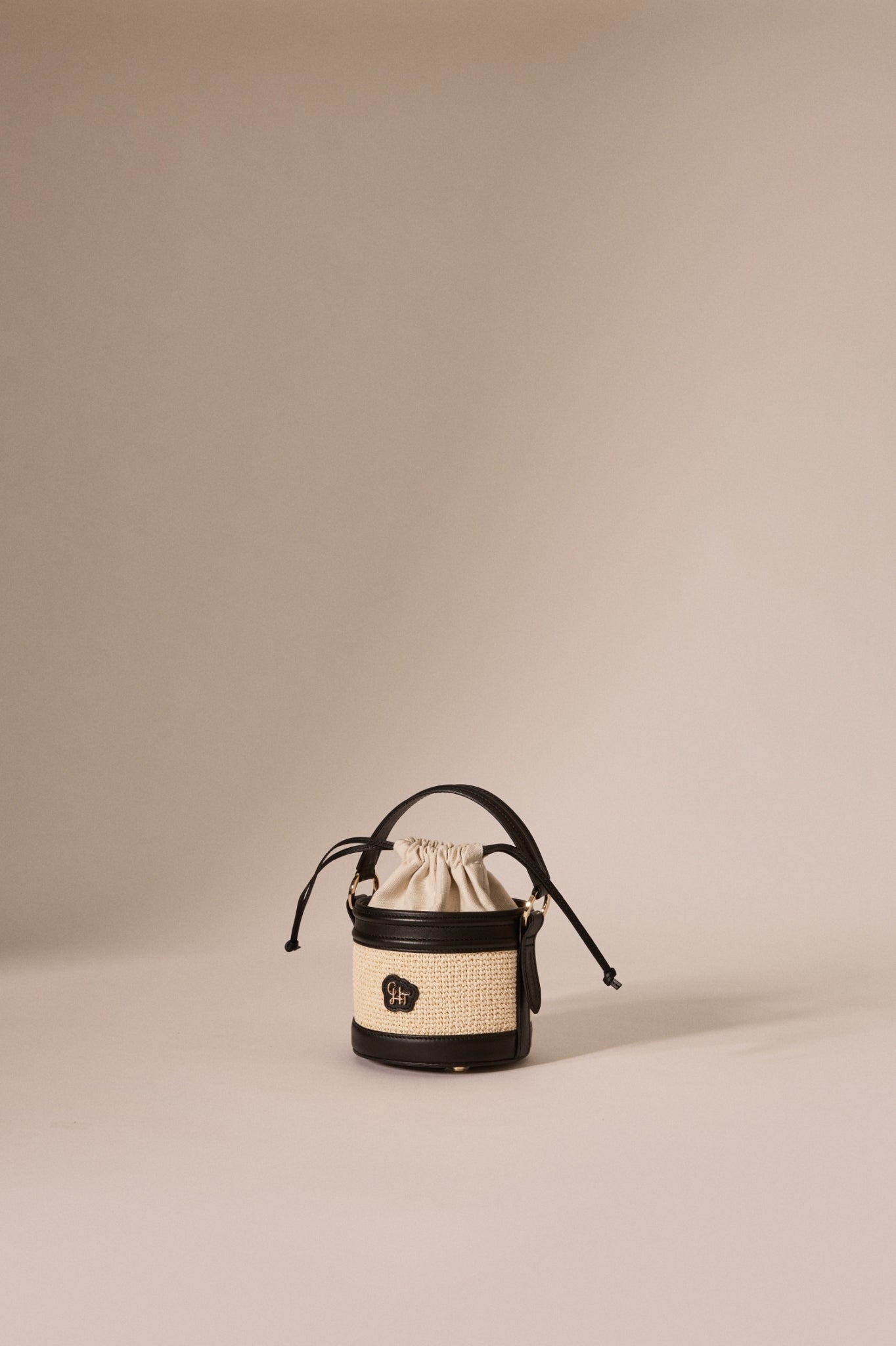 MILAN STRAW BASKET BAG